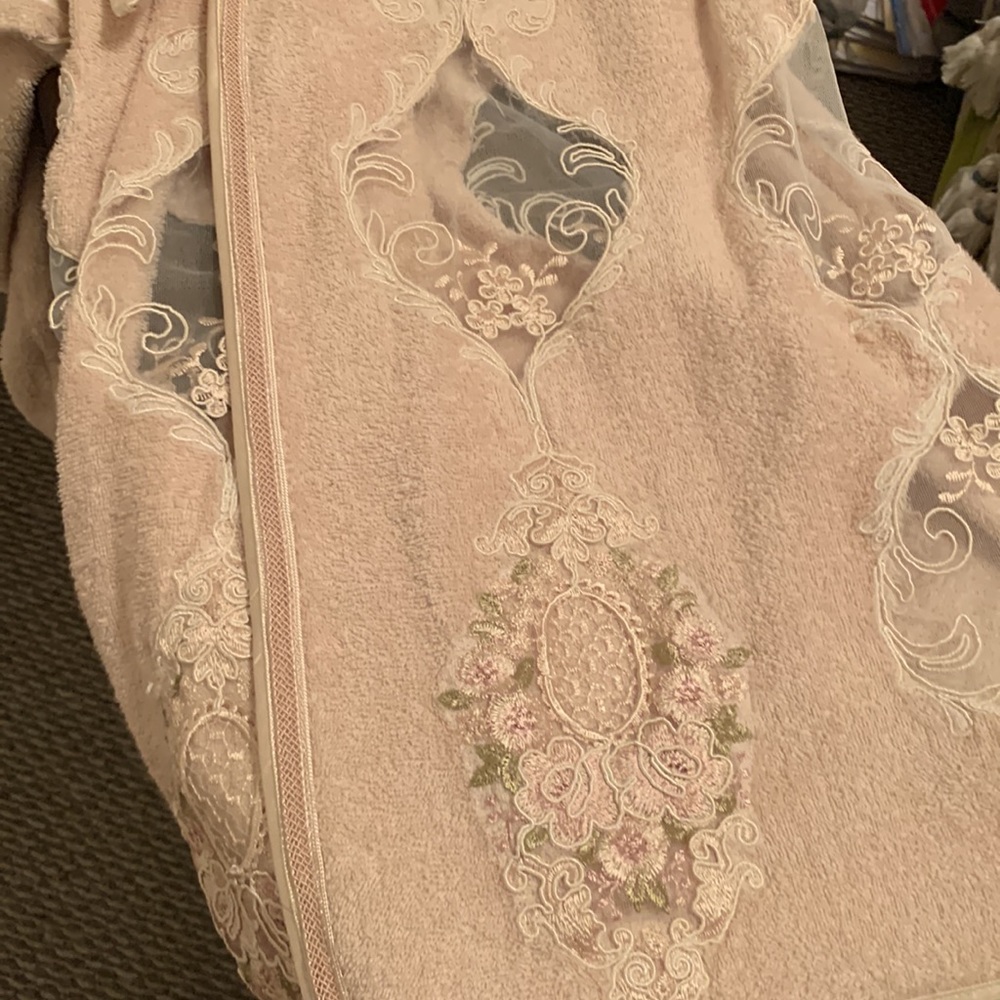 Tovel Robes - Picture 4 of 5